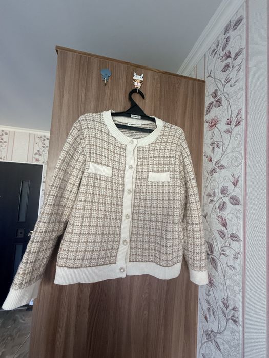 Продаю б/у теплую женскую кофту