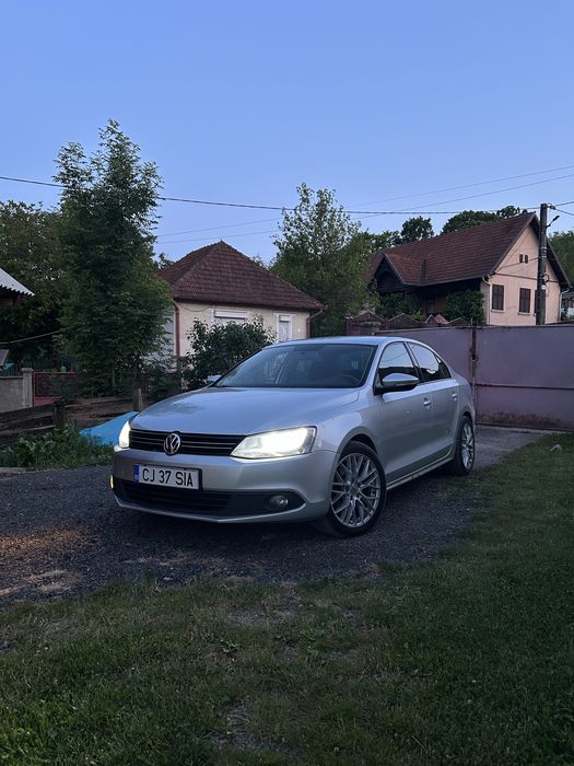 VOLKSWAGEN Jetta
