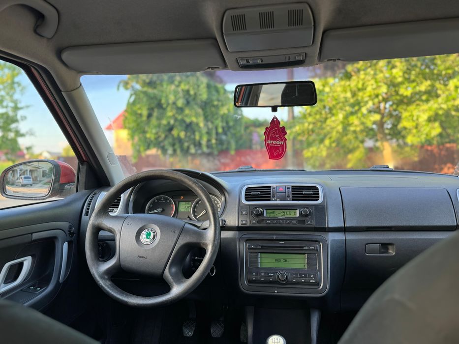 Vand Skoda Fabia II / 2009 / 1.4 16v benzina 86 cp/