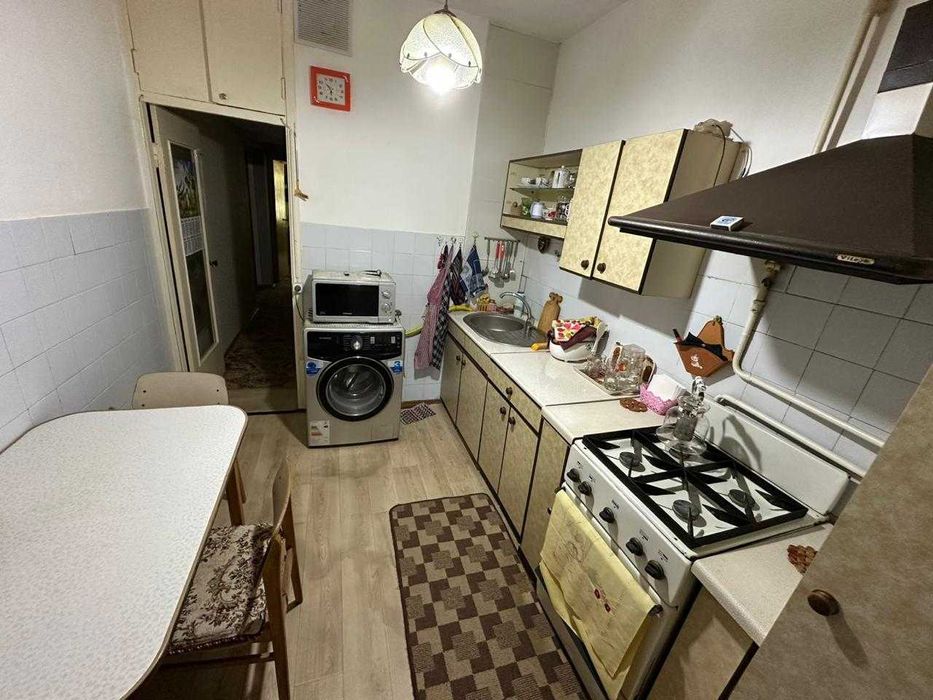 3-х комнатная квартира, 1 этаж, в центре города, 7-й мкр.