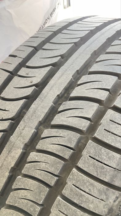 Продам резину 285/45 R21