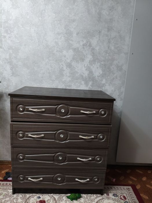 продам комод, четыре задвижки