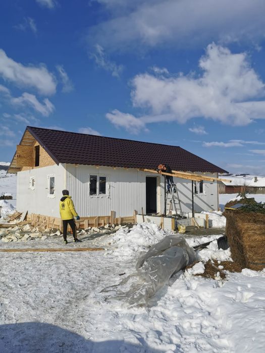 Confecționez case pe structura metalica