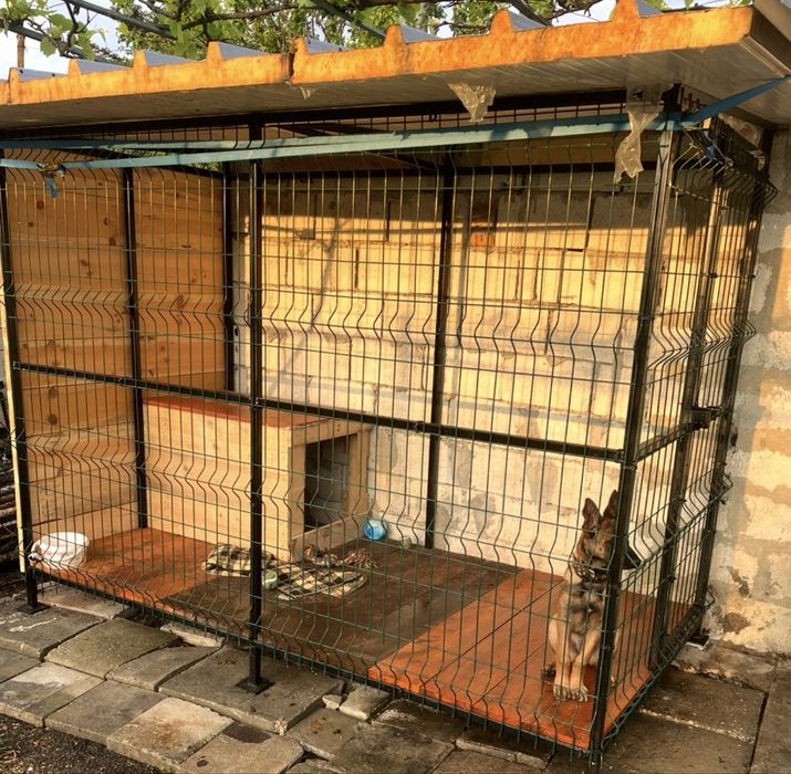 Клетка за куче от метал и дърво