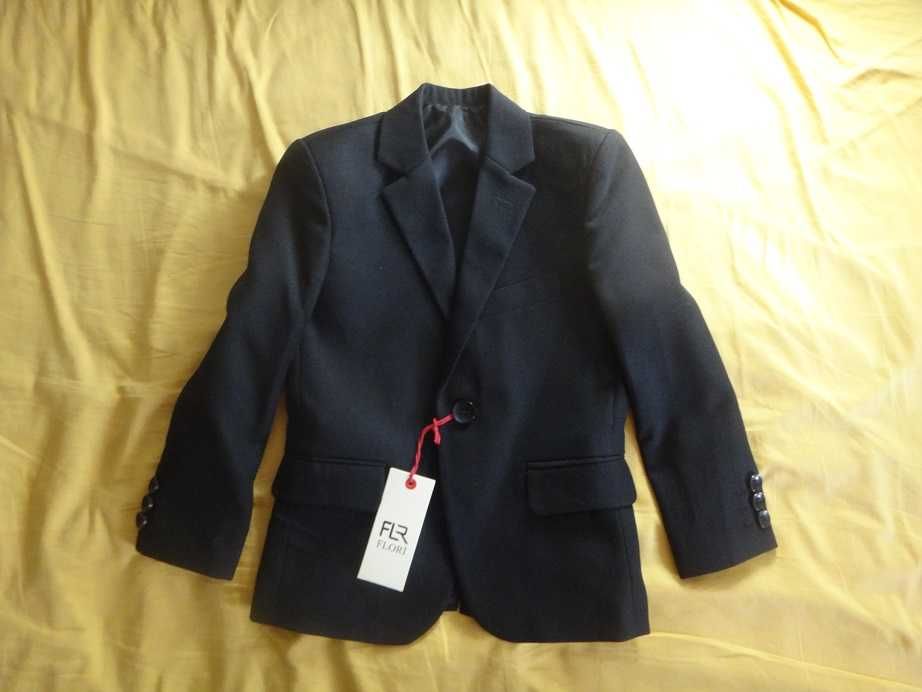 Нов Детски официален черен костюм от 3 части, размер 104-110см,за 4-5г