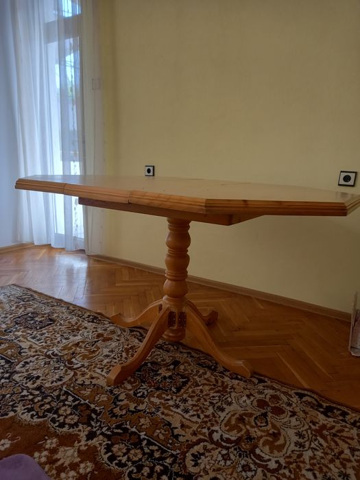 Кухненска маса осмоъгълна