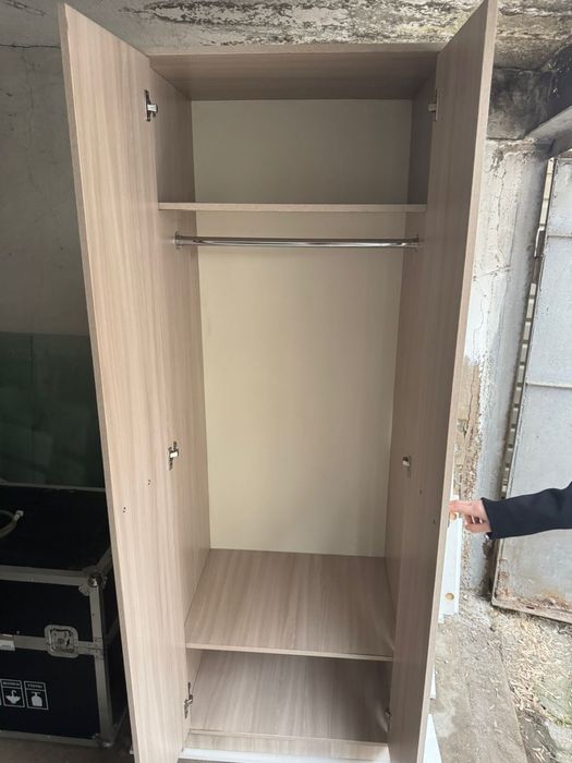 Продам шкаф двухдверный