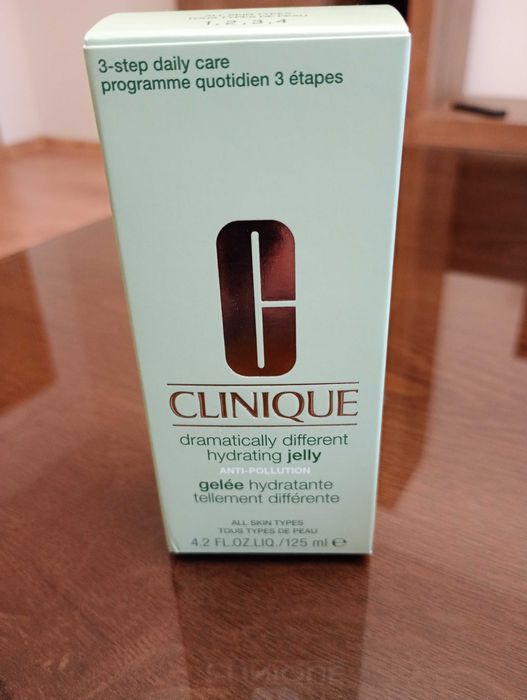 Clinique Dramatically Different Hydrating Jelly