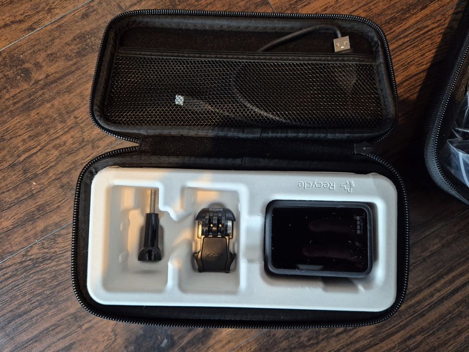 GoPro Hero 9 Black + Set complet accesorii - Stare impecabila, full box