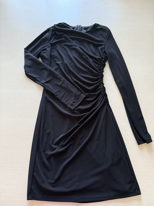 Чёрное мини-платье Zara