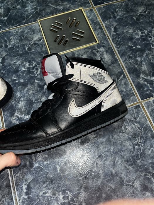 Jordan 1 Mid Reflectorizanți