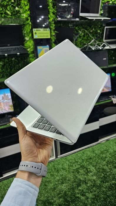Intel Notebook xali salafani shilinmagan yangi xolatda suvtekin narxda