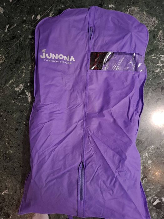 Продавам, рокля от колекцията.