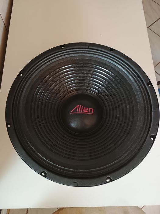 Alien 15 inch 300w rms 8 ohm Nu Trimit