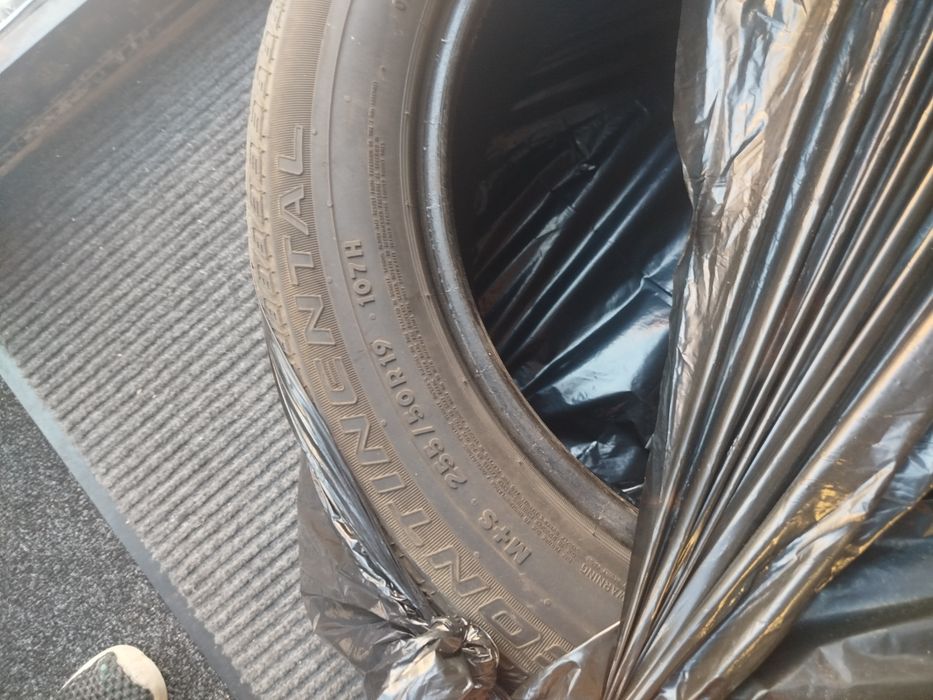 Продам шины лето 255/50/19 БУ