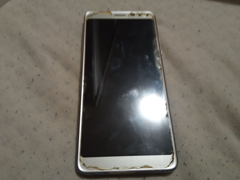 Vând telefon mobil smartphone Ihunt titan