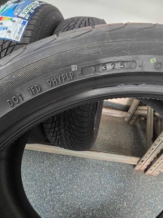 245 40 19 Anvelope Vara Noi Yokohama Advan Sport 275 35 19