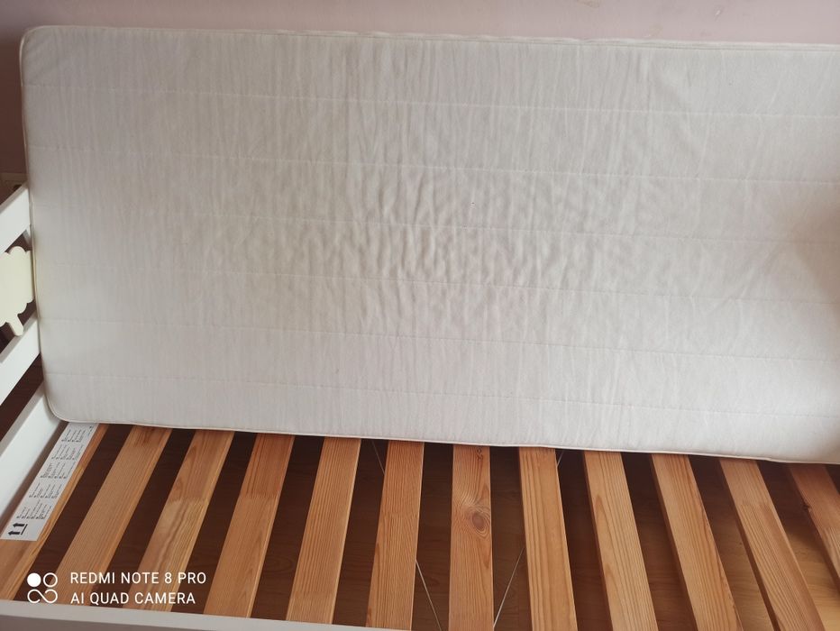 Детско легло с матрак ,гардероб,бюро и етажерка-Намалено