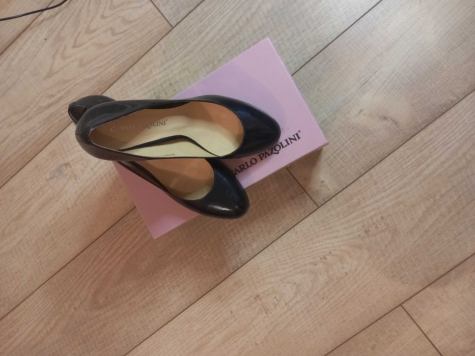 Туфли на каблуке продам