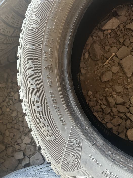 Продам Зимние шины комплект