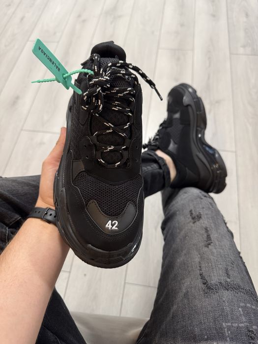 Adidasi Unisex Balenciaga Triple S Negru!