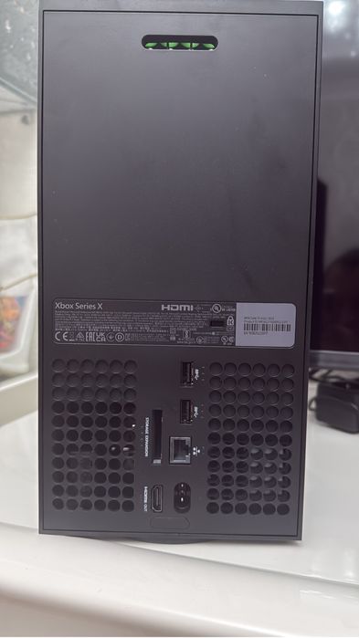 Продам XBOX X , состояние нового