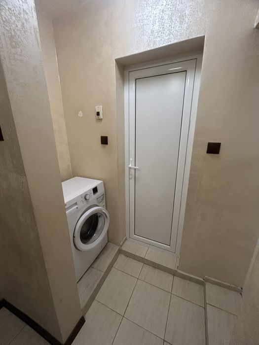 Дава се под наем Тристаен апартамент в Варна, Колхозен пазар - 110 кв.м за 612 € - Снимка #11