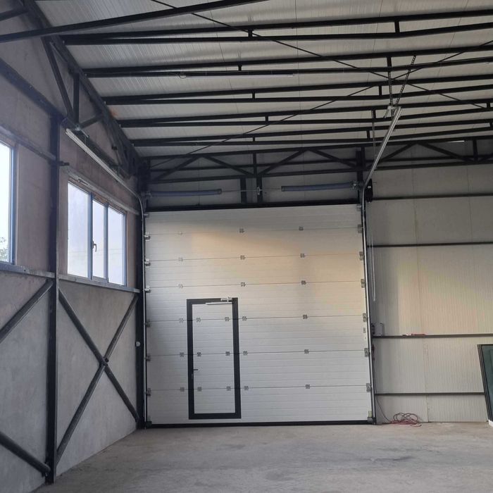 Usi sectionale industriale pentru hale