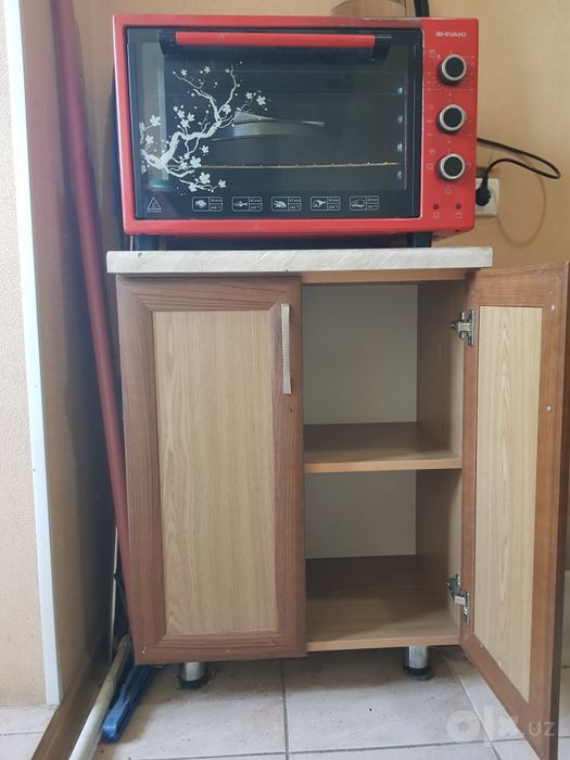 Бытовая мини духовка с тумбой.