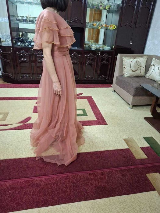 Продам  вечернее платье  в пол.  Размер 46 - 48