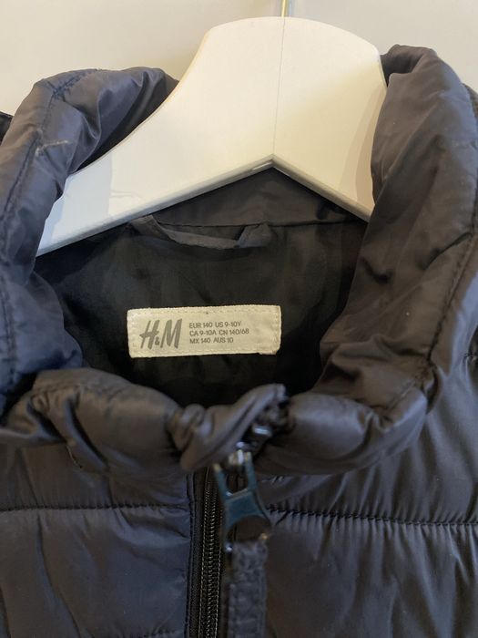 geaca H&M neagra marime EUR 140 9-10 ani