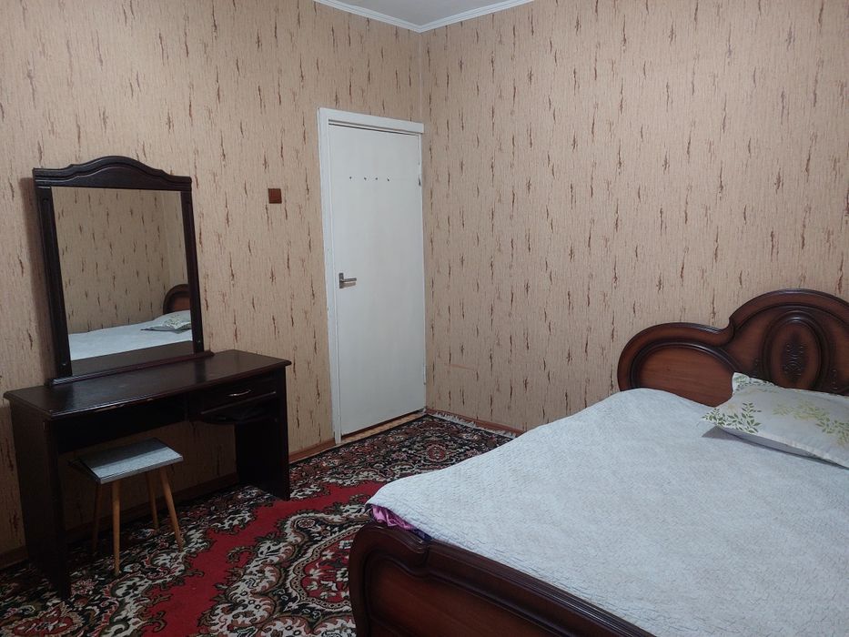 В самом центре города напротив 13 школы