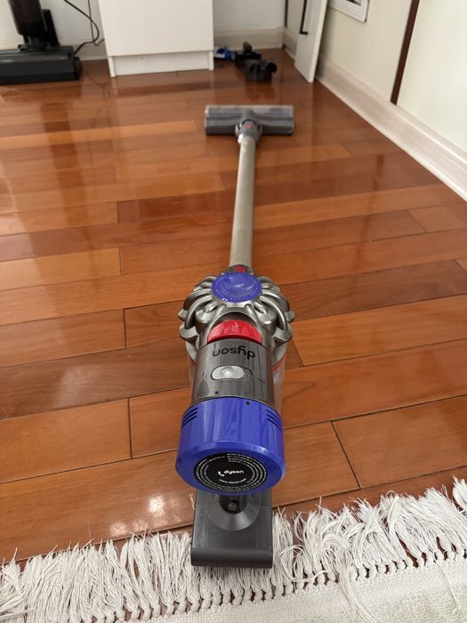 Срочно продам Пылесос dyson v8 animal +