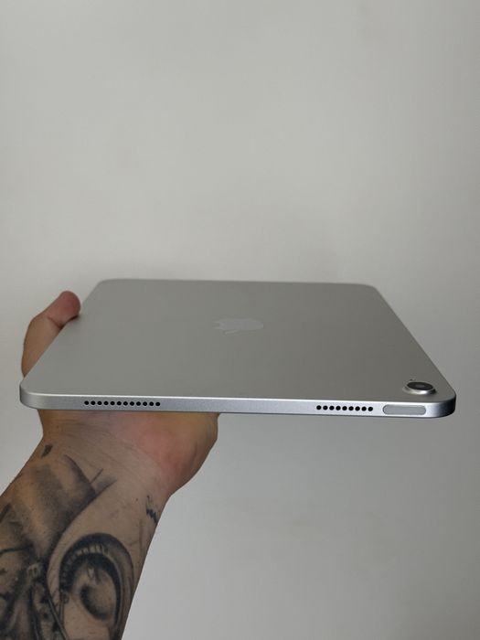 Tableta APPLE iPad 11" (A16), 128GB, Wi-Fi, 2025 Silver Noua Impecabila
