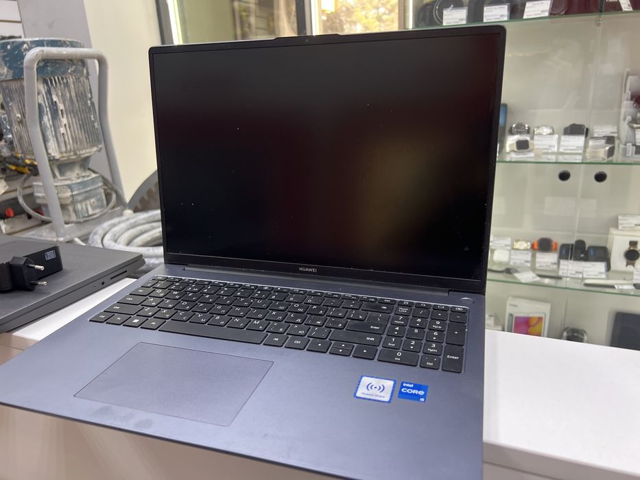 Huawei matebook d16 (p25)