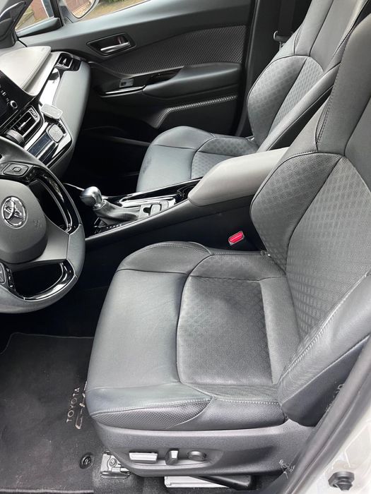 Vand Toyota CHR impecabila, 1.8 Hybrid