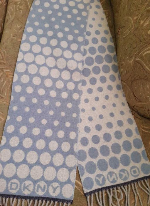 Оригинален вълнен шал DKNY 20 евро