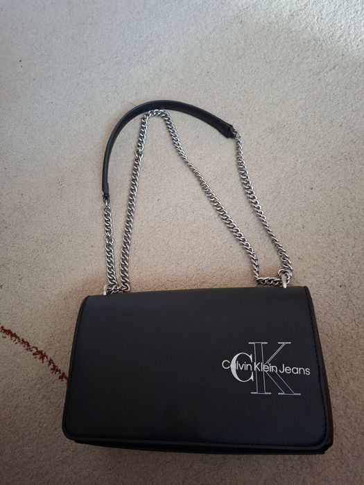 Черна дамска чанта Calvin Klein