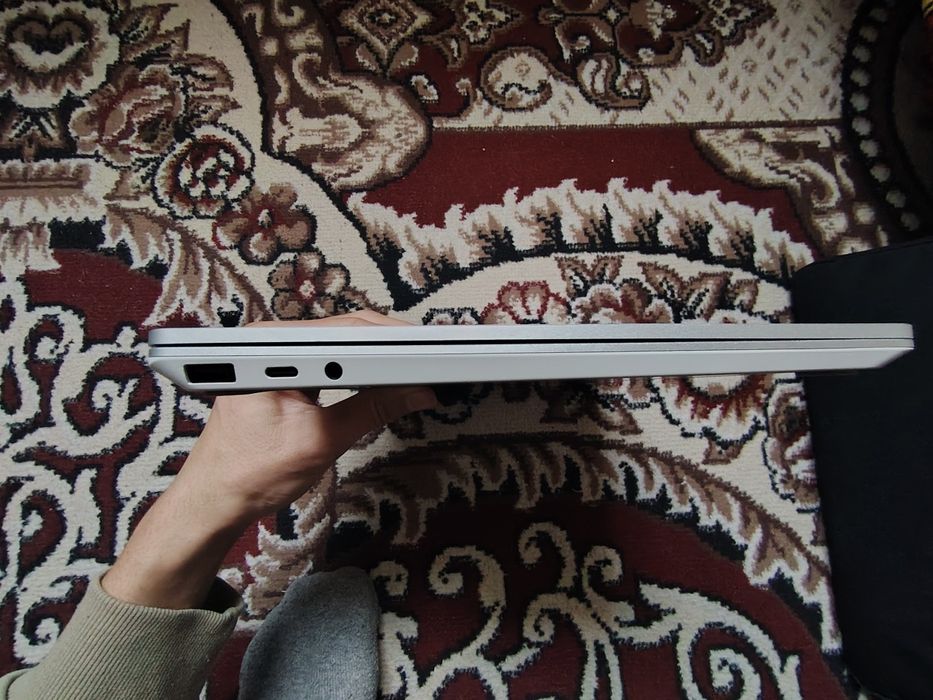 Microsoft SURFACE laptop go