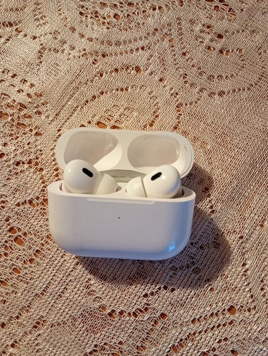 Vând căști originale de iPhone