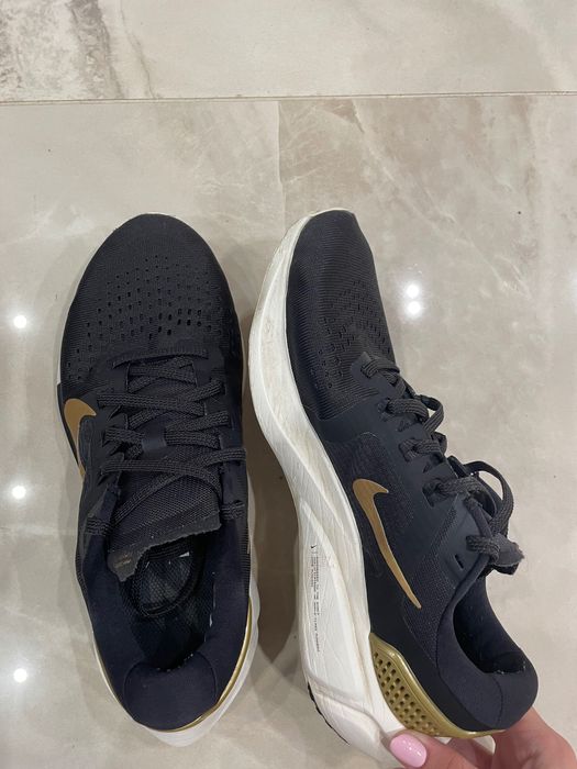 Дамски маратонки Nike Air Zoom Vomero 15 CU1856 003