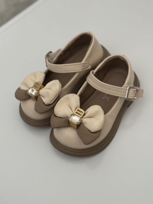 Девичьи туфли, носились три-четыре раза, размер 22.