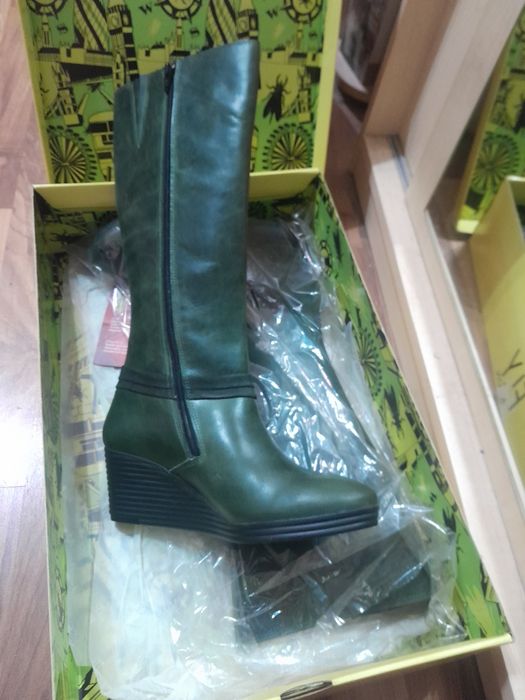 Продам обувь брали за 100$ каждые.