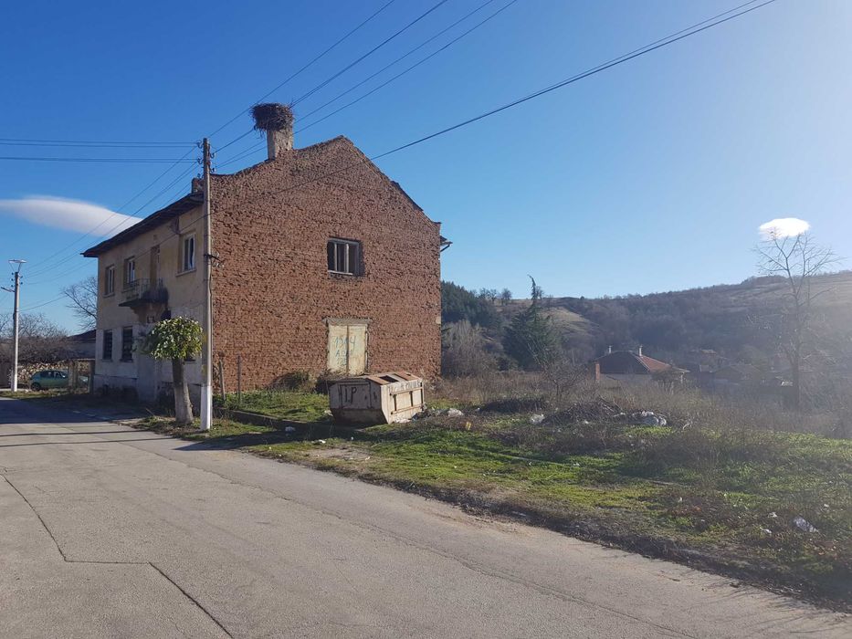 Бизнес имот в центъра на с. Церово, общ. Лесичово