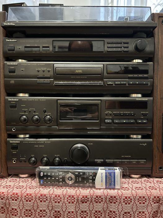 Sistem / linie audio TECHNICS cu boxe si pickup in satre perfecta de functionare