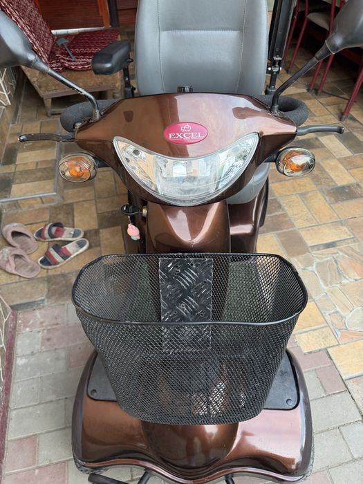 Scuter electric 4 roti