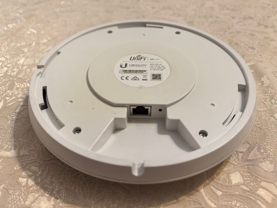 UniFi Access Point + cloud key