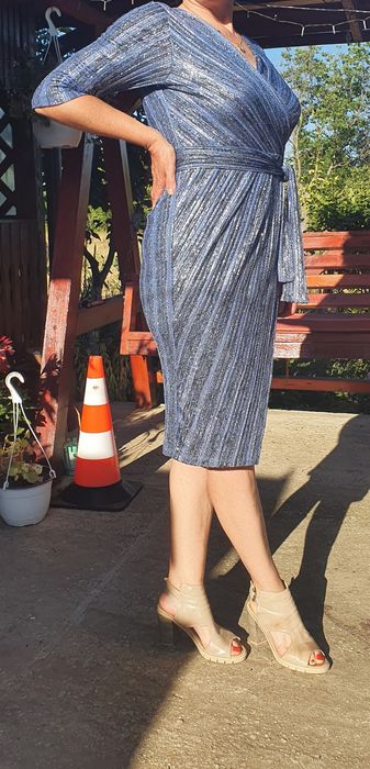 Rochie cu cordon in taleie