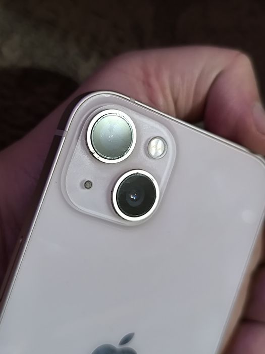 Телефон iPhone 13