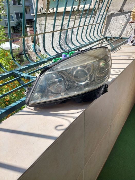 Ляв фар за мерцедес с220